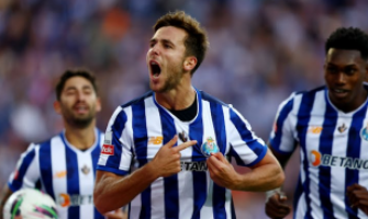 Galeno zdobywa bramkę, Porto 4:0 Aloka